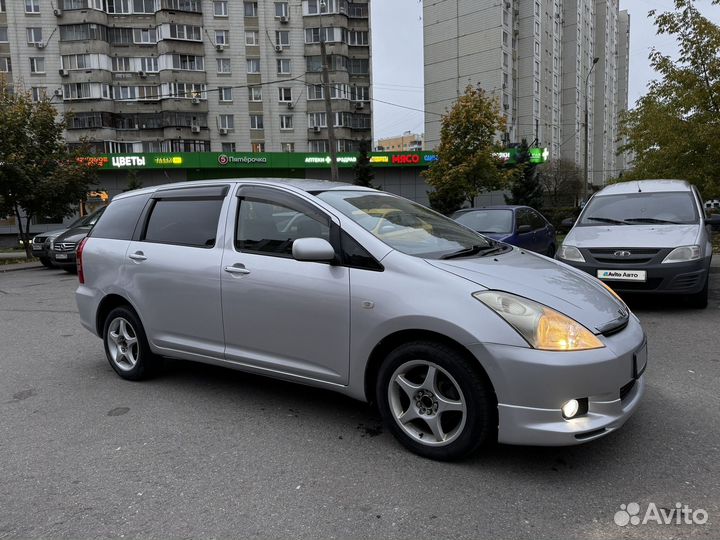 Toyota Wish 1.8 AT, 2003, 229 537 км