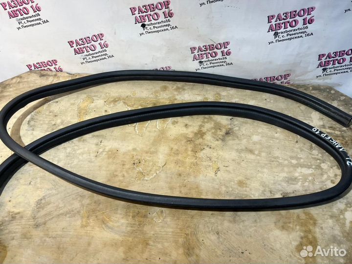 Уплотнитель задней левой двери Mitsubishi Lancer 1