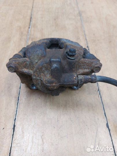 Тормозной суппорт передний правый Opel Corsa D