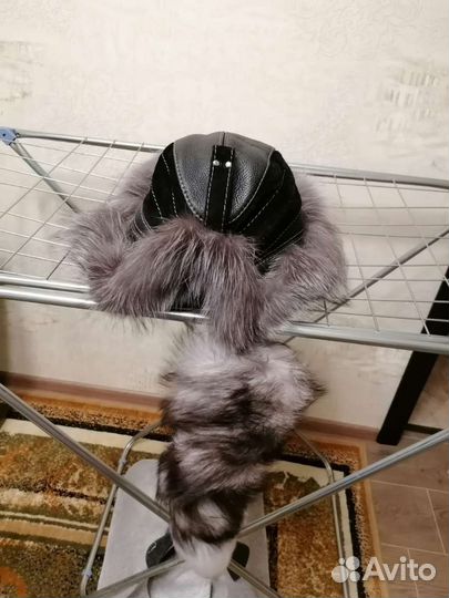 Шапка натуральный мех/кожа с хвостом енота