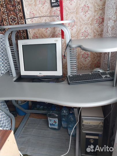 Компьютерный стол 120x60 см, высота 125 см