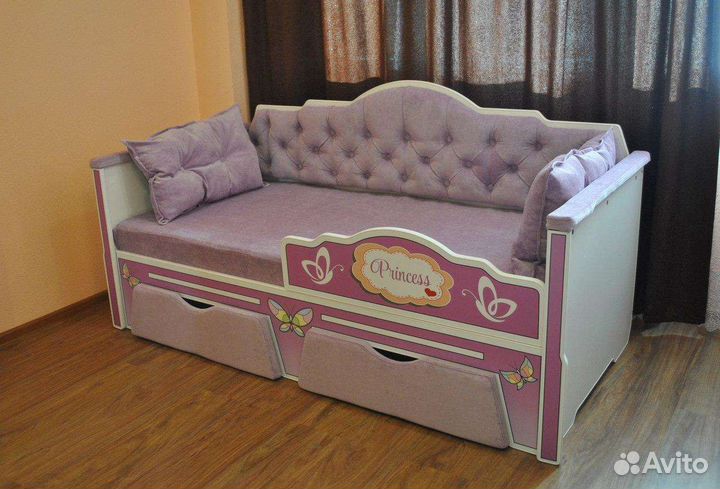 Кроватка с мягкой спинкой