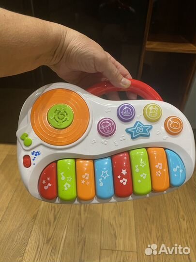 Музыкальные игрушки (пианино, неваляшка)