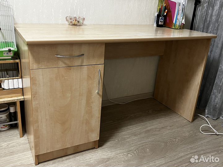 Письменный стол