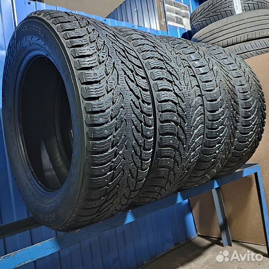 Nokian Tyres Hakkapeliitta 9 SUV 235/60 R18