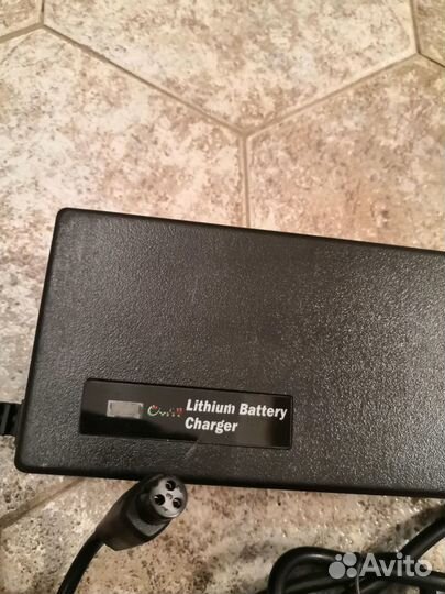 Зарядное устройство 42.2V 2A