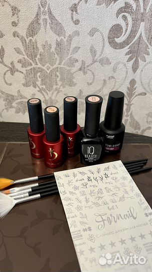 Набор гель-лаков, кистей, трафарет для маникюра