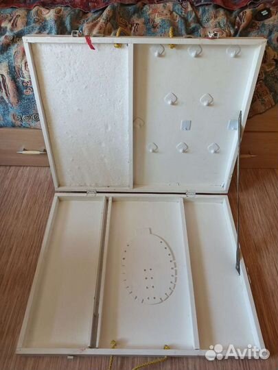 Выставочный чемодан-витрина для украшений