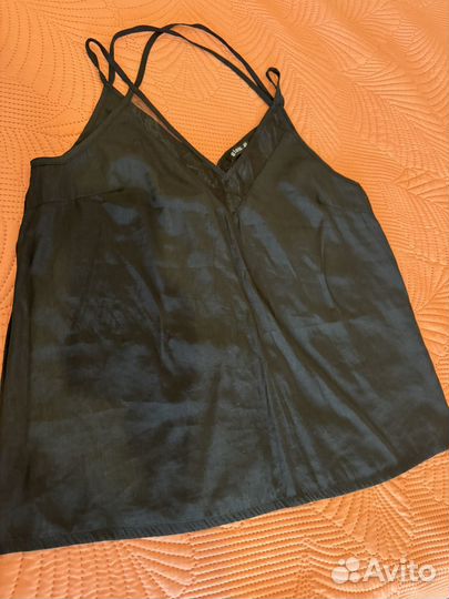 Топ на бретелях