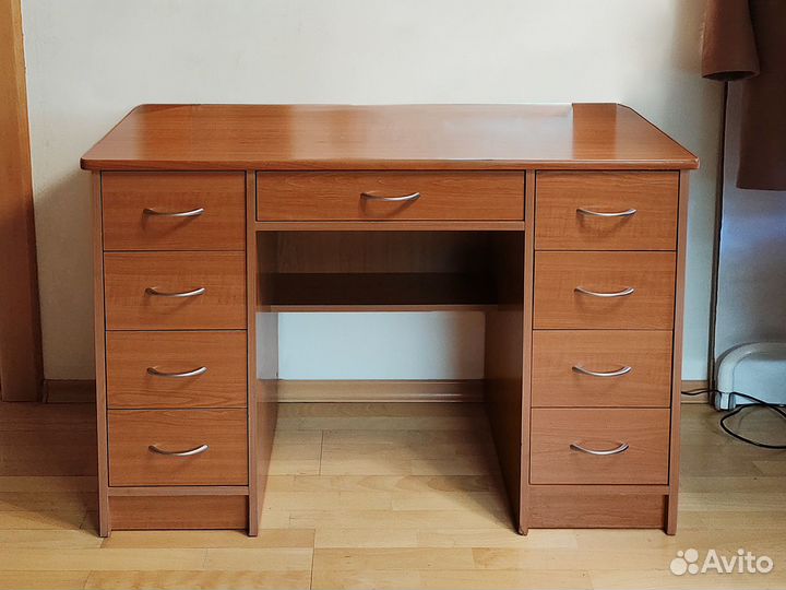 Стол письменный с ящиками