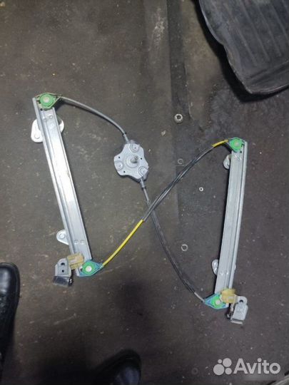 Стеклоподъемник передний правый Лада Гранта