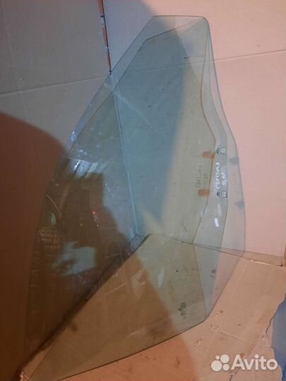 Стекло передней правой двери carisma рест