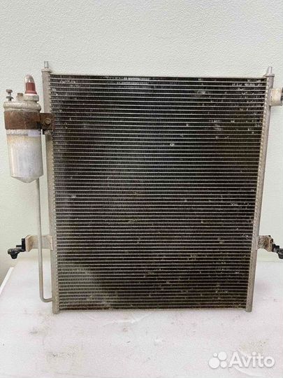 Радиатор кондиционера передний Mitsubishi L200