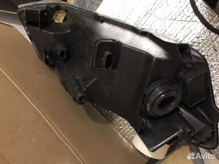 Фары передние Volkswagen Polo 2015