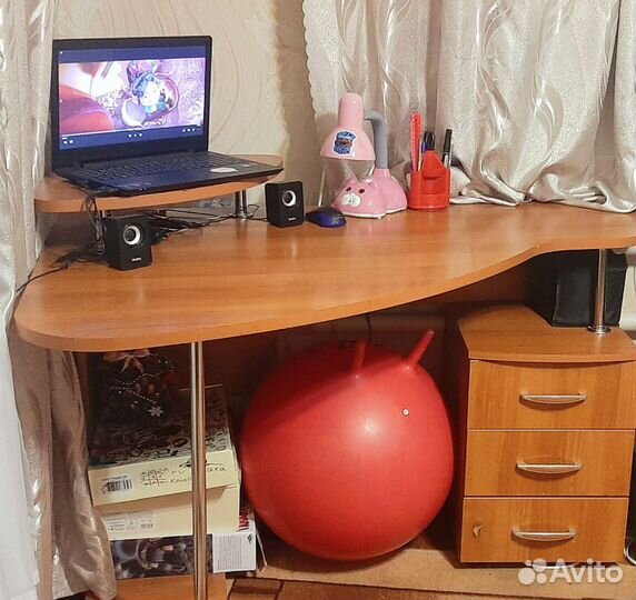 Компьютерный стол