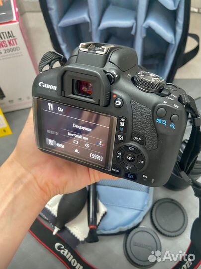 Фотоаппарат Canon EOS 2000D