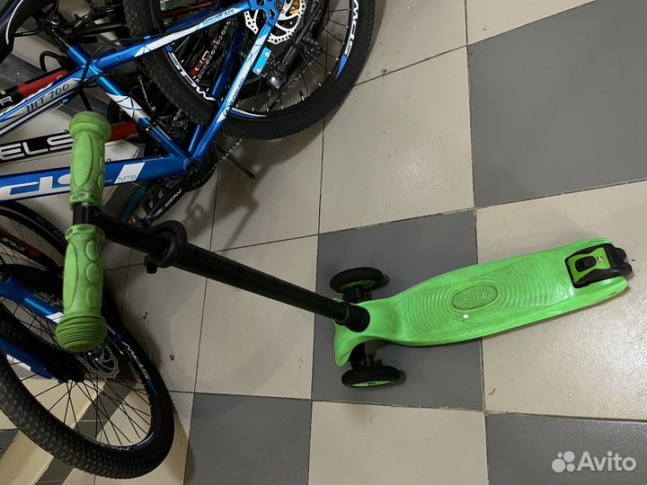 Самокат трехколесный