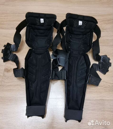 Мотонаколенники