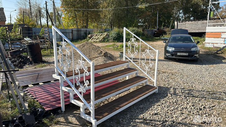 Лестница для входа в дом