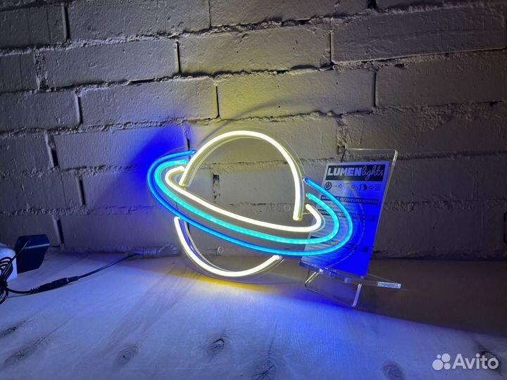 Неоновая вывеска в наличии