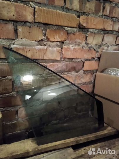 Стекла передней правой двери Renault Scenic 2