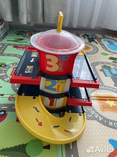 Hot wheels трек парковка для машинок