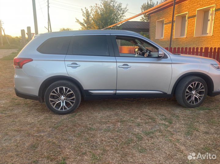 Mitsubishi Outlander 2.4 CVT, 2015, битый, 199 585 км