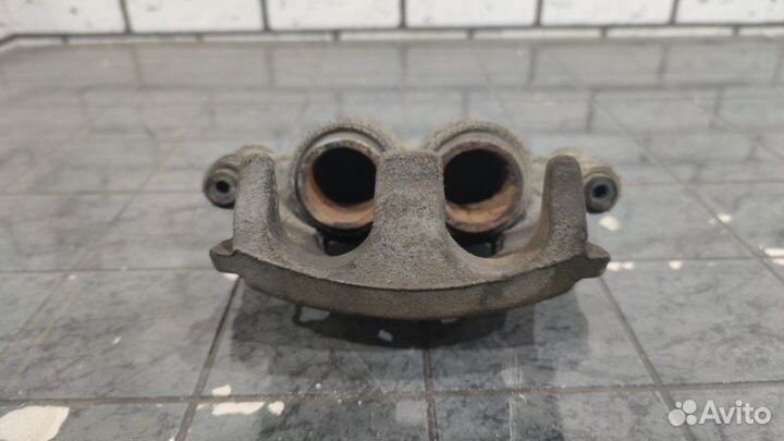 Суппорт передний правый Mercedes Viano W639 2010