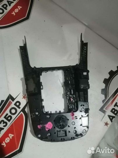 Блок управления магнитолой Audi A5