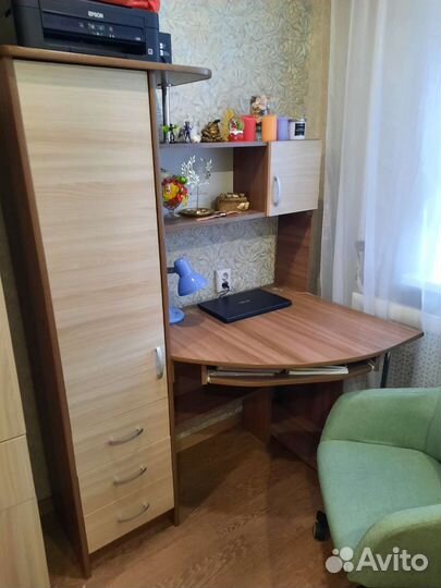 Угловой письменный стол