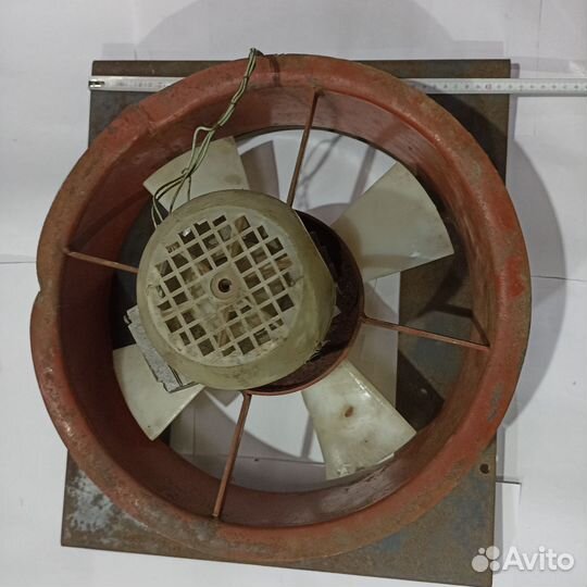 Вытяжка с электромотором.220/380V, 1350 об/мин