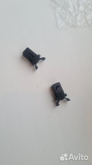 Клипса для очечника 688304X00A