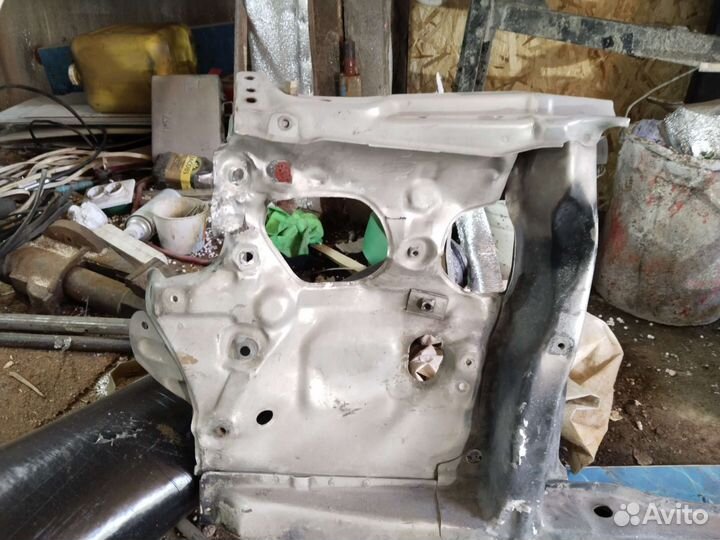 Телевизор на Toyota land cruiser 80