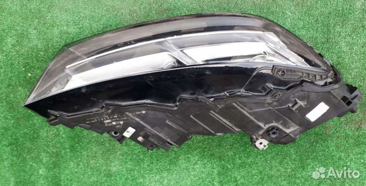 Фара правая матричная Audi Q7 4M