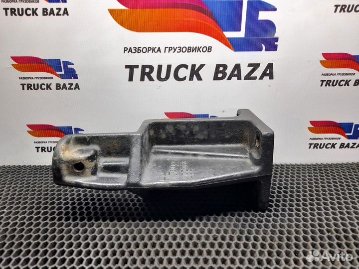 Кронштейн бампера переднего правый Renault T