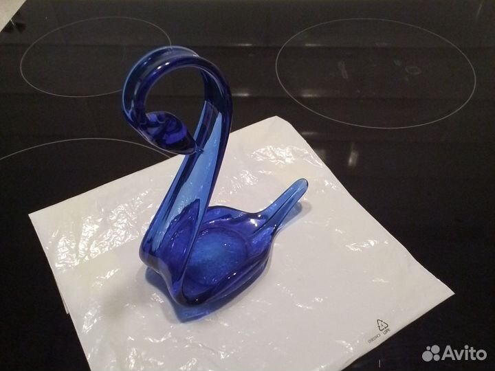 Статуэтка лебедь синее стекло кобальт СССР