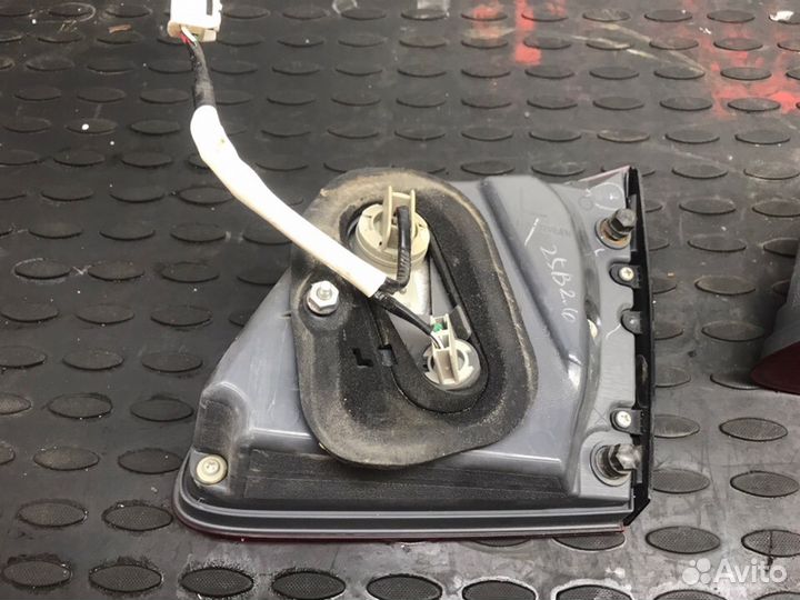 Стоп сигнал в крышку багажника Lexus GS300 GS350