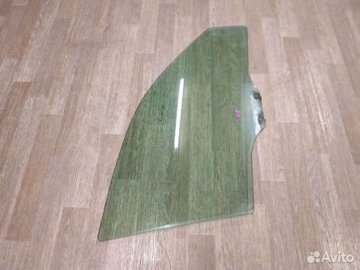 Стекло двери передней правой Mazda Capella GF