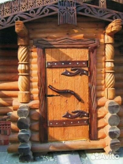 Дверь из дерева