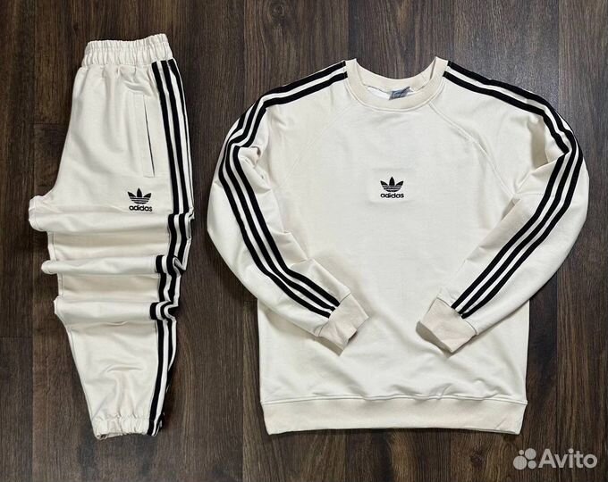 Спортивный костюм adidas