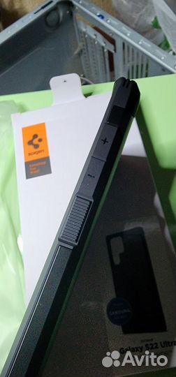 Чехол spigen Tough Armor для Galaxy S22 Ultra