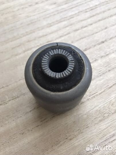 Сайлентблок переднего нижнего рычага BMW