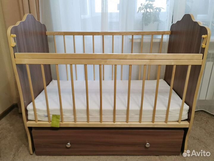 Детская кроватка маятник