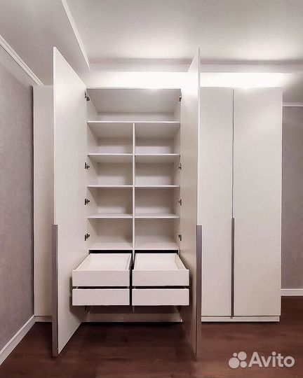 Современный распашной шкаф