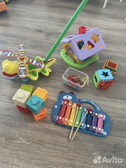Развивающие игрушки для малышей пакетом
