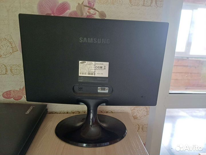 Монитор Samsung