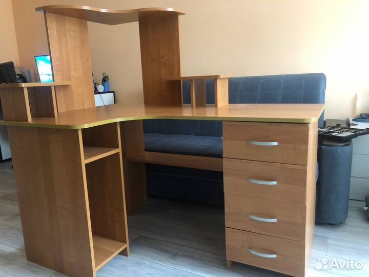 Компьютерный стол