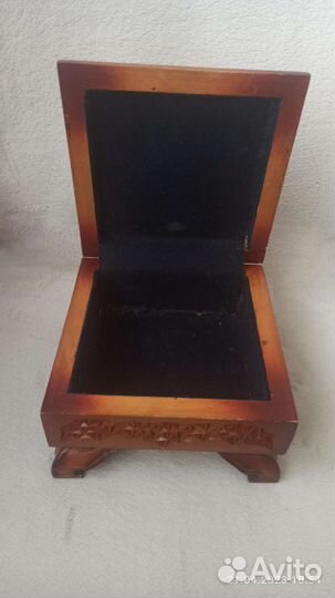 Деревянная резная шкатулка