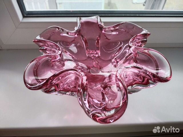 Ваза из цветного гнутого стекла