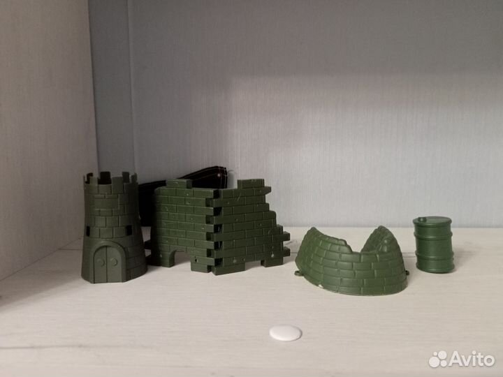 Игрушечные военные декорации